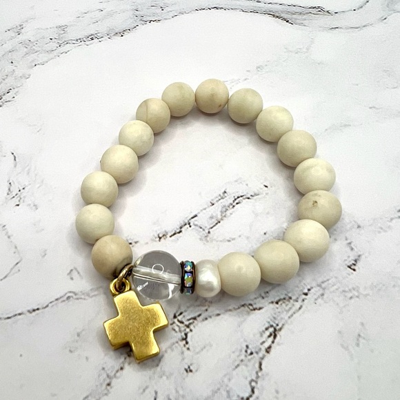 Stone bracelet with pearl and gold filled charm - Picture 1 of 2